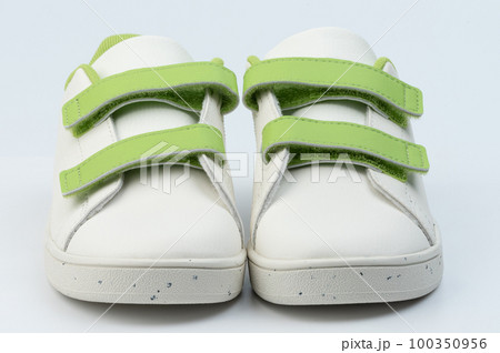 Pair of white child shoes 100350956
