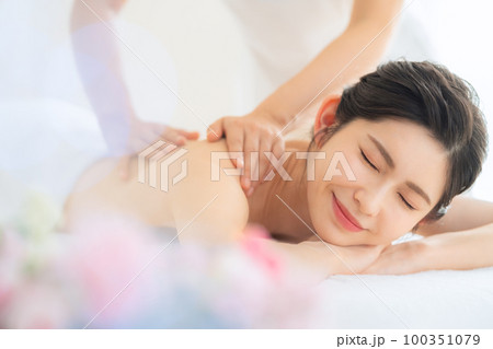 エステ　女性　ビューティー　美容　エステサロン 100351079