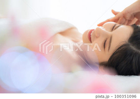 エステ　女性　ビューティー　美容　エステサロン 100351096
