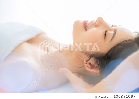 エステ　女性　ビューティー　美容　エステサロン 100351097