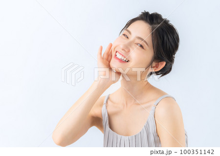 女性　ビューティー　美容　スキンケア 100351142