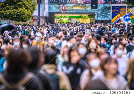 日本の東京都市景観 3月13日。渋谷は脅威の人流。マスク着用はきょうから個人の判断=13日 日本の東京都市景観 3月13日。渋谷は脅威の人流。マスク着用はきょうから個人の判断=13日 100351168