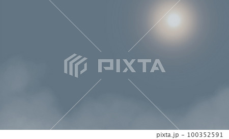 朝日が薄く見える白い朝霧 100352591