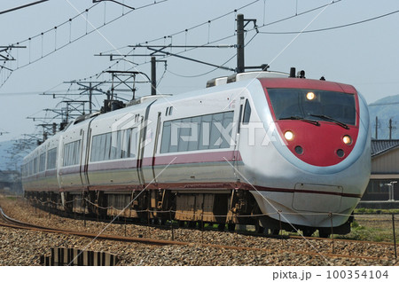 北陸本線　西高岡ー高岡　北越急行　681系　N11+N01編成　はくたか 100354104