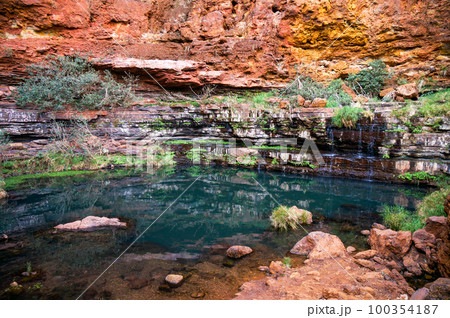 カリジニ国立公園のデールズ渓谷の美しい景色 100354187