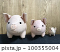 ブタの置物　三つ並び 100355004