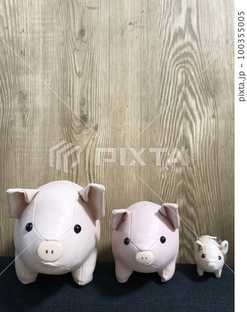 ブタの置物 三つ並び ブタの置物 三つ並び 100355005