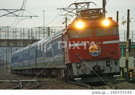 北陸本線　高岡ー西高岡　JR東日本　EF81-152（長岡）＋14系（尾久）　北陸 100355548