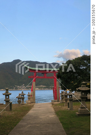 広島・尾道 岩子島 厳島神社 大鳥居・縦 広島・尾道 岩子島 厳島神社 大鳥居・縦 100355670