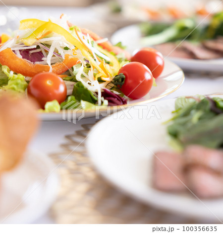 テーブルフォト パーティー料理 テーブルフォト パーティー料理 100356635