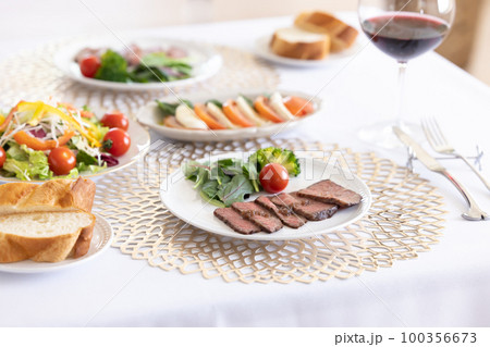 テーブルフォト パーティー料理 テーブルフォト パーティー料理 100356673