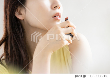 若い女性のビューティーイメージ 若い女性のビューティーイメージ 100357910