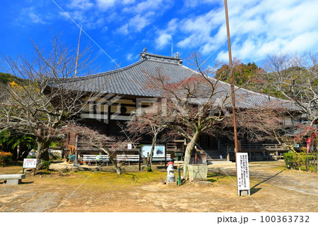 【山口県】晴天の功山寺（法堂） 100363732