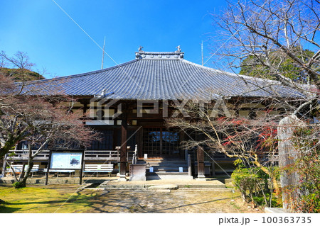 【山口県】晴天の功山寺（法堂） 100363735