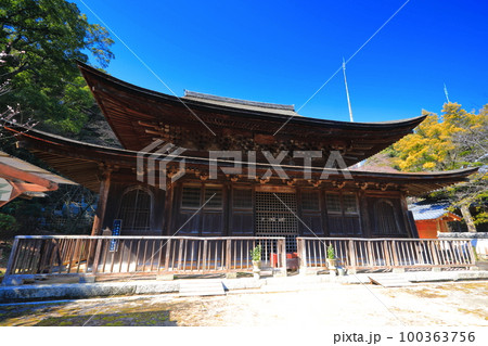 【山口県】晴天の功山寺（仏殿） 100363756