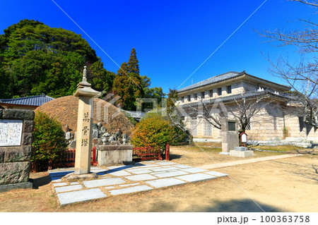 【山口県】晴天の旧長門尊攘堂（功山寺） 100363758