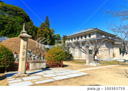【山口県】晴天の旧長門尊攘堂(功山寺) 【山口県】晴天の旧長門尊攘堂(功山寺) 100363759