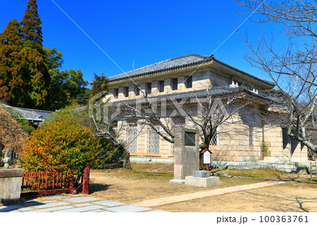 【山口県】晴天の旧長門尊攘堂（功山寺） 100363761