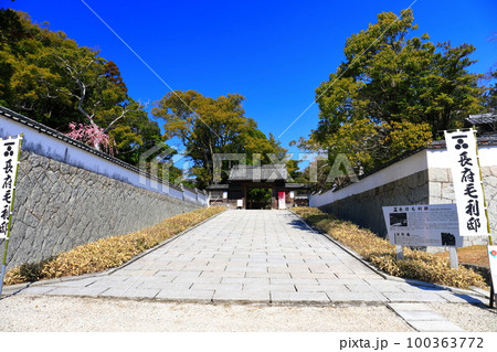 【山口県】晴天の長府毛利邸 100363772