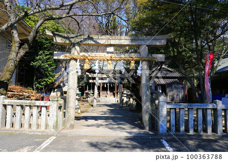 【山口県】晴天の長府の八坂神社 100363788
