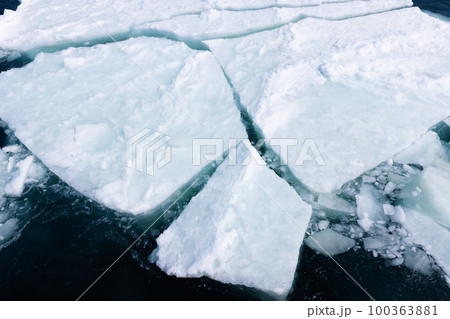 オホーツク海の美しい流氷 100363881