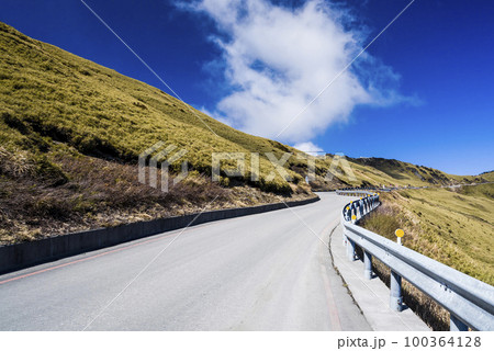Road view of Hehuanshan Forest Recreation Area in Nantou, Taiwan. Taroko National Park is one of Taiwan's most popular tourist attractions. 100364128