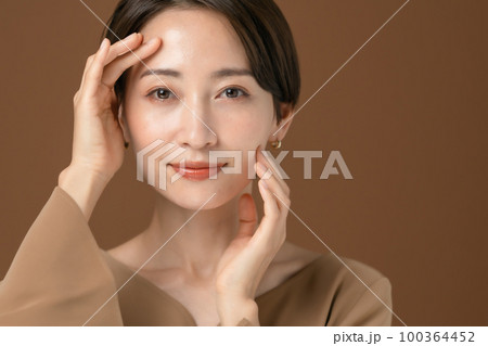 ビューティー　女性　両手 100364452