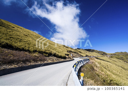 Road view of Hehuanshan Forest Recreation Area in Nantou, Taiwan. Taroko National Park is one of Taiwan's most popular tourist attractions. 100365141