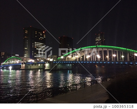 かちどき橋と隅田川 かちどき橋と隅田川 100365318