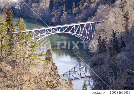 只見線の風景 第一只見川橋梁 福島県三島町 只見線の風景 第一只見川橋梁 福島県三島町 100366602