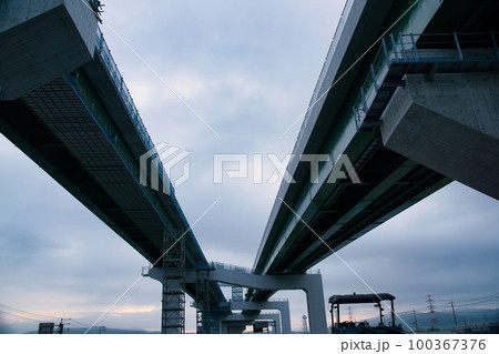 京都府城陽市の新名神高速道路の の建設現場 京都府城陽市の新名神高速道路の の建設現場 100367376