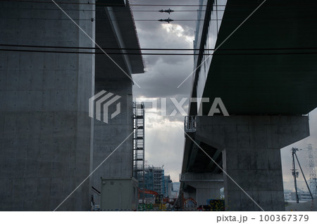 京都府城陽市の新名神高速道路の の建設現場 100367379