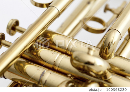 金管楽器トランペットのイメージ写真 金管楽器トランペットのイメージ写真 100368220