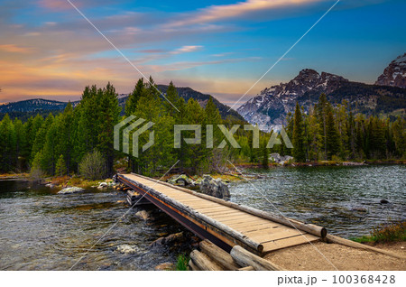Sunset over Taggart Lake and Grand Teton Mountains in Wyoming, USA 100368428