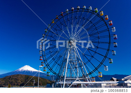 観覧車と富士山 観覧車と富士山 100368853