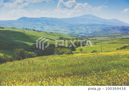 Beautiful landscape, spring nature. Mountain landscape. Top view of sunny fields on the hills in Tuscany, Italy 100369438