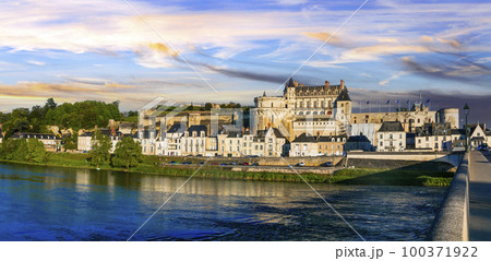 Great medieval castles and historical towns of France- Chateau Amboise, Loire valley river Great medieval castles and historical towns of France- Chateau Amboise, Loire valley river 100371922