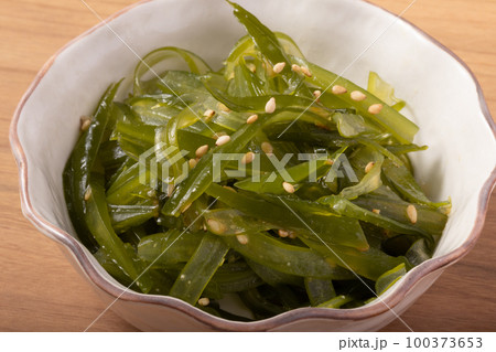 茎ワカメの胡麻和え 茎ワカメの胡麻和え 100373653