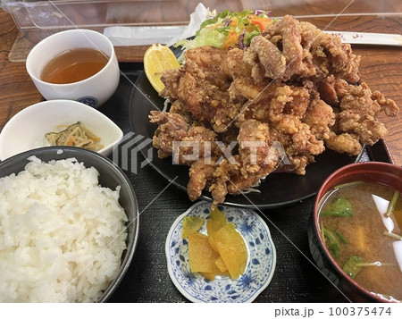 日本一の大盛り鶏の唐揚げ定食 日本一の大盛り鶏の唐揚げ定食 100375474