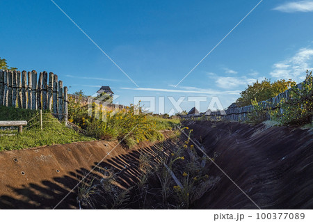佐賀 吉野ヶ里遺跡 外壕と逆茂木 佐賀 吉野ヶ里遺跡 外壕と逆茂木 100377089
