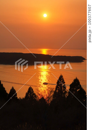 おしか御番所公園展望台からの夕日 100377607