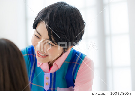 ポロシャツ エプロンのスタッフ ポロシャツ エプロンのスタッフ 100378055