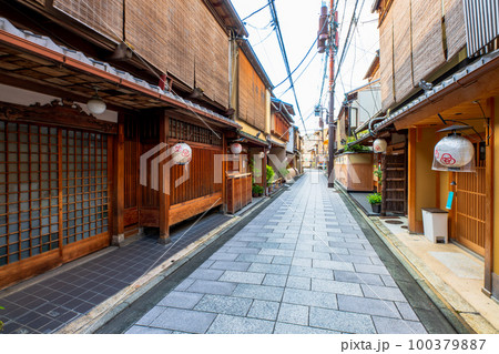 京都　祇園の町並み 100379887