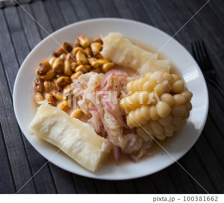 Peruvian traditional dish.fish ceviche with yuka and corn 100381662