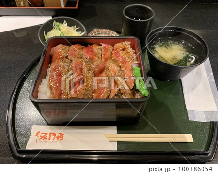 本みやけ　ステーキ重 100386054