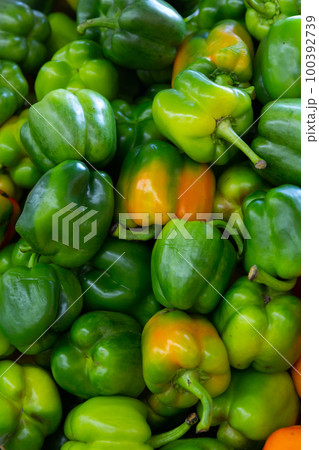 Screensaver with green pepper 100392739