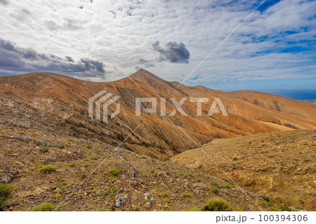 View of the Fuerteventura landscape from the Mirador Astronomico viewpoint 100394306