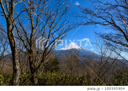(山梨県)竜ヶ岳展望・青空と富士山の絶景 (山梨県)竜ヶ岳展望・青空と富士山の絶景 100395904