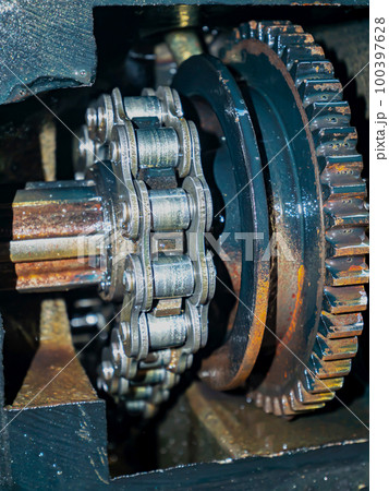 Gears and chain of the rotating shaft of the vehicle. Gears and chain of the rotating shaft of the vehicle. 100397628