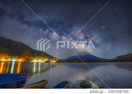 【天の川素材】精進湖から見る富士山と天の川【山梨県】 【天の川素材】精進湖から見る富士山と天の川【山梨県】 100398700